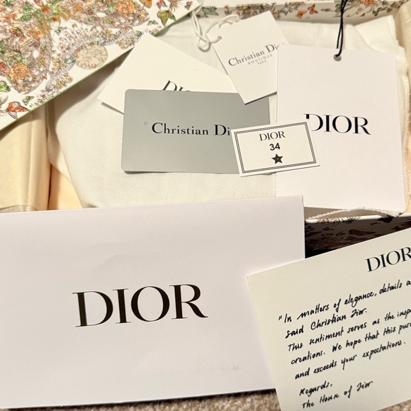 Dior 30 Montaigne Call'in Dior Phone Holder - Picture 12 of 12